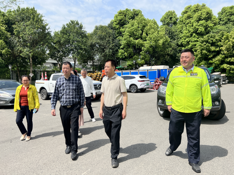 川西公司黨委書記、董事長劉小剛到繞西管理處調研指導工作2.png