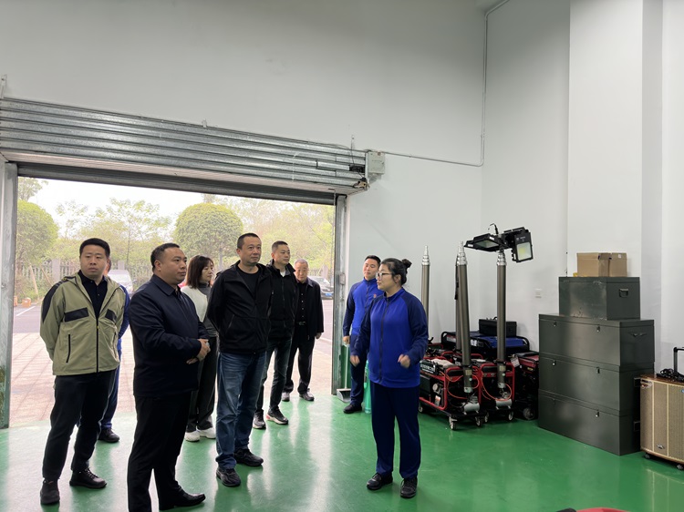 11.11南方公司赴瀘州市綜合應(yīng)急救援支隊應(yīng)急物資儲備庫參觀交流2.jpg