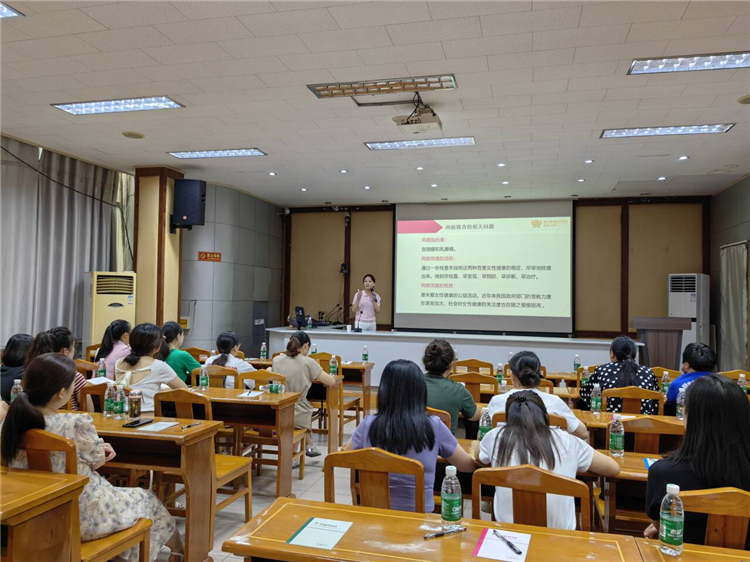 遂寧管理處組織開展暖心關愛女職工活動.jpg