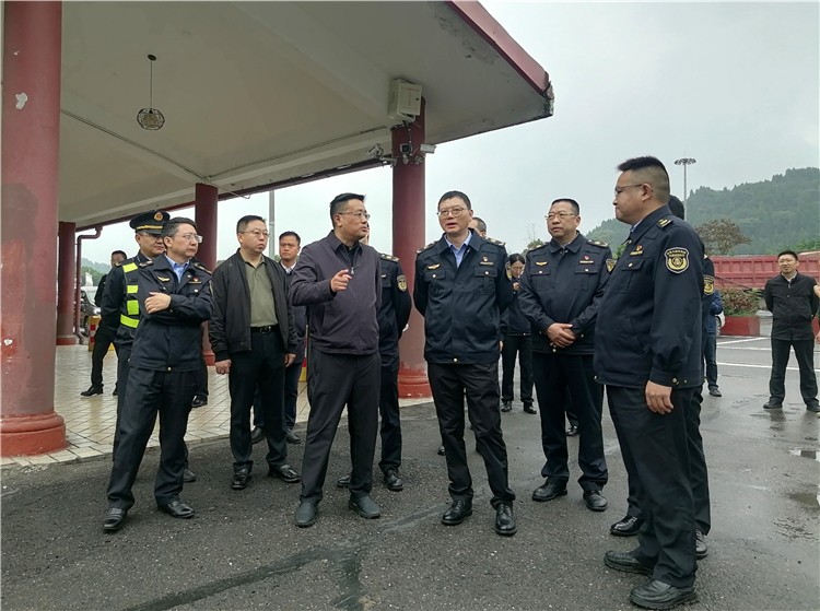 省交通執(zhí)法總隊(duì)（廳高管局） 黨委書記、總隊(duì)長（局長）蒲朝勇率隊(duì)到成南公司調(diào)研指導(dǎo)工作 (2).jpg